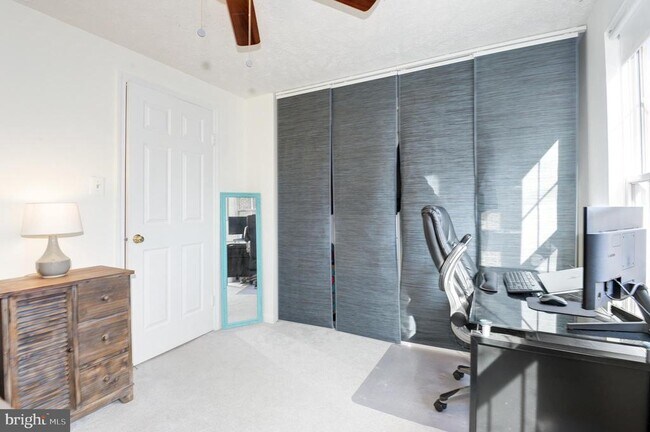 Building Photo - 1598 Woodcrest Dr