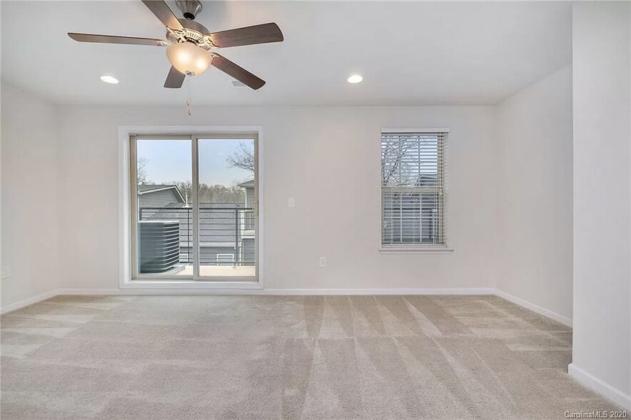 Building Photo - 1228 Queen Lyon Ct