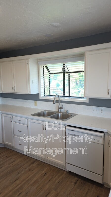 Building Photo - 33361 Gisborne St