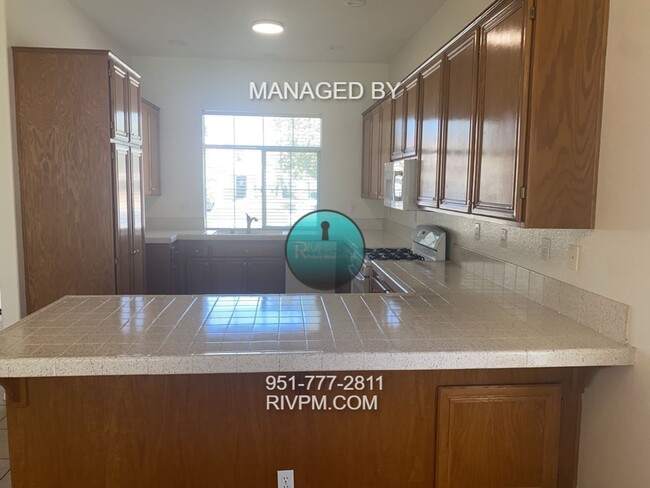 Building Photo - Beautiful Singe Story Home in the Desirabl...