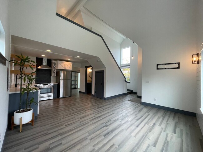 Building Photo - AJJ1438