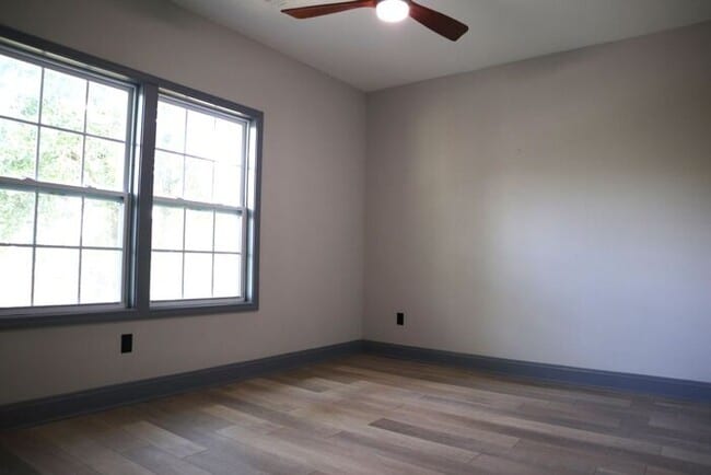Building Photo - Oakland City 3 Bed/2 Bath, Beautifully Rem...