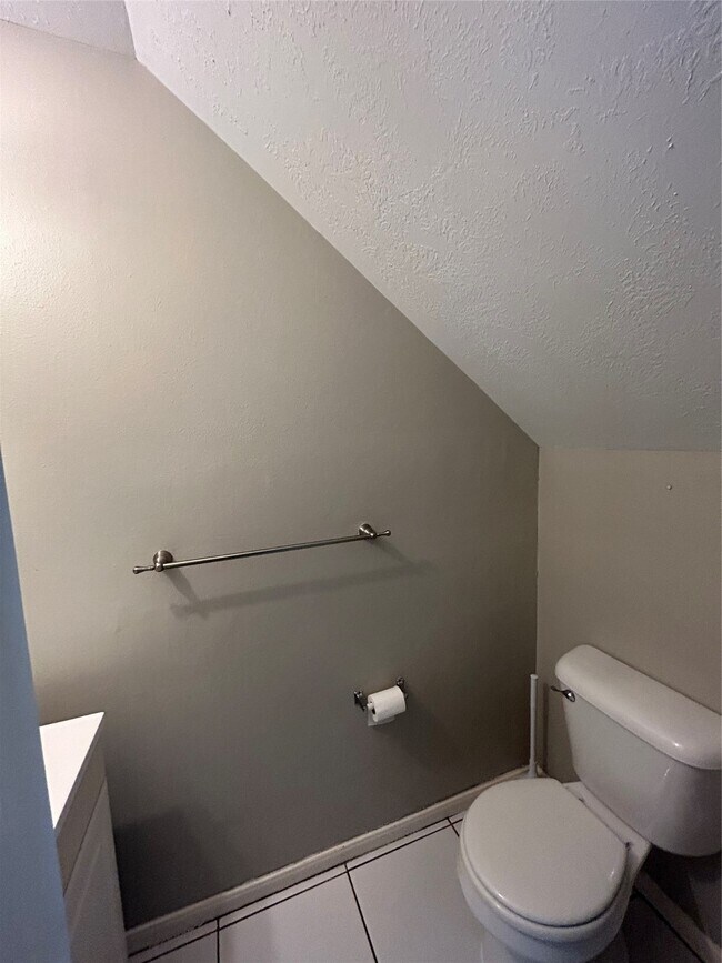 Building Photo - 5415 W Harrow Dr