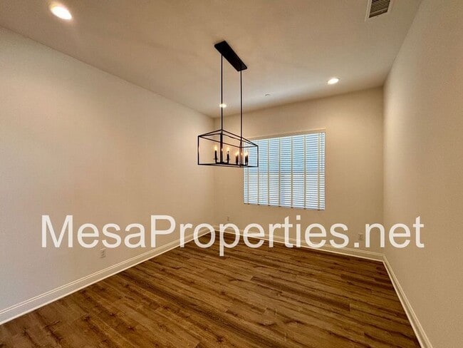 Building Photo - 10045 Goldenrod Ct