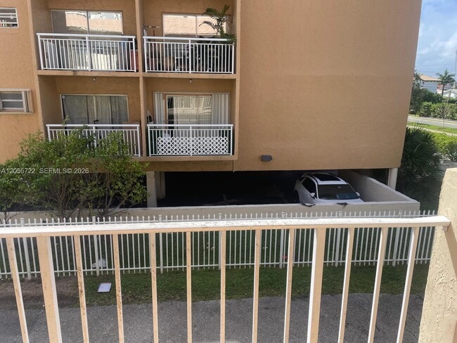 Building Photo - 3522 NE 171 St
