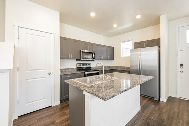 Building Photo - Townhome with Open Layout in Thornton