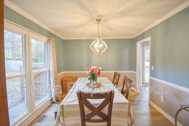 Building Photo - 1651 Greenock Ave