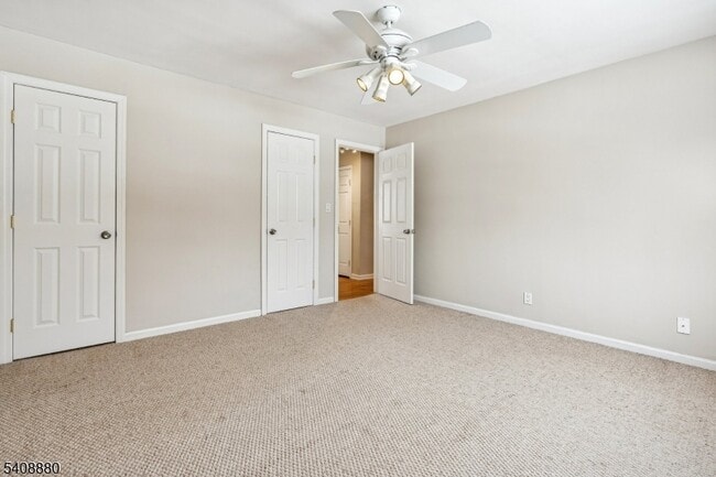 Building Photo - 6 W Roselle Ave