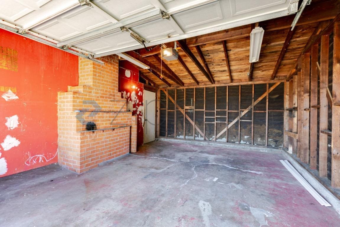 Building Photo - Unit