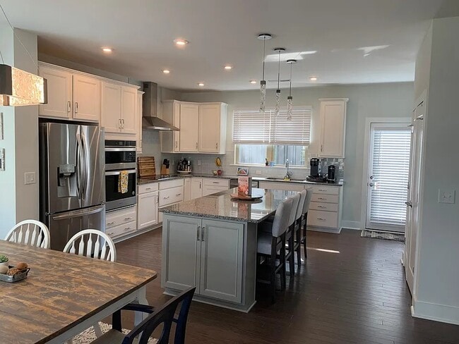 Building Photo - 17035 Soho Dr