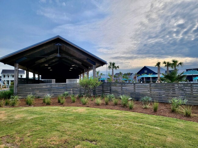 Building Photo - Like new in Midtown - 3 bedrooms plus additional flex spaces - Nexton