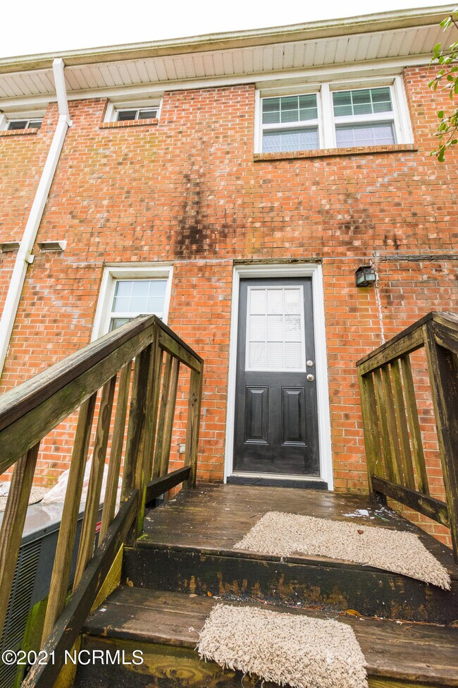 Building Photo - 318 Richlands Ave