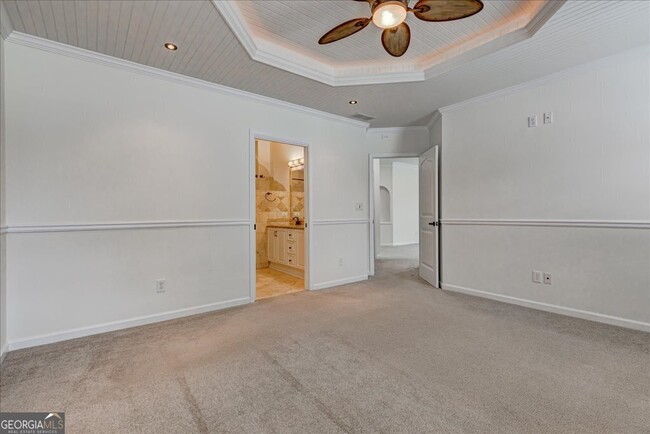 Building Photo - 1033 Pinehurst Dr