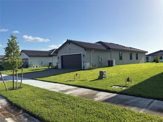 Building Photo - 5061 Panella Ave