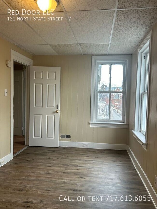 Building Photo - 121 N State St