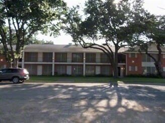 Primary Photo - Royal Oaks Apartments