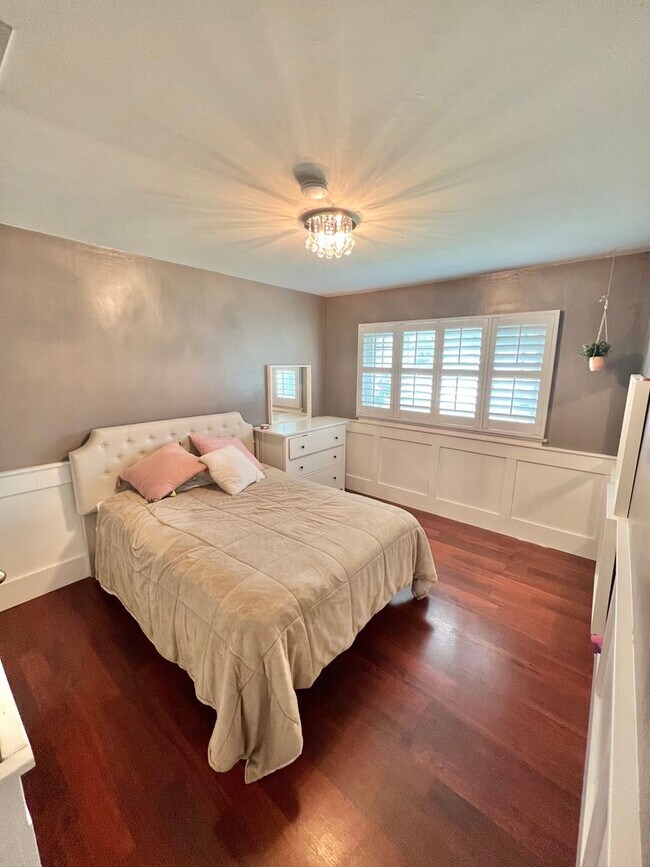 Building Photo - Spacious Remodeled Home Near El Dorado Park