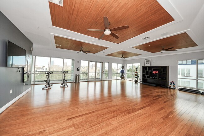 Building Photo - 5455 Richmond Ave.