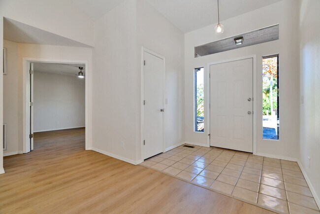 Building Photo - Beautiful 3-bedroom 2 bath Home in Bella V...