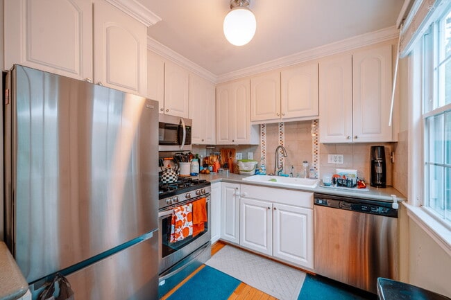 Building Photo - Charming Cape Cod Retreat in Prime Falls C...