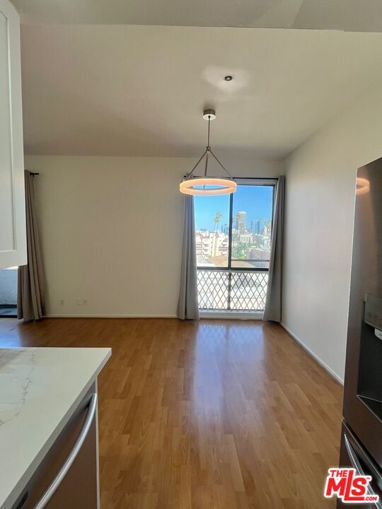Building Photo - 533 S St Andrews Pl