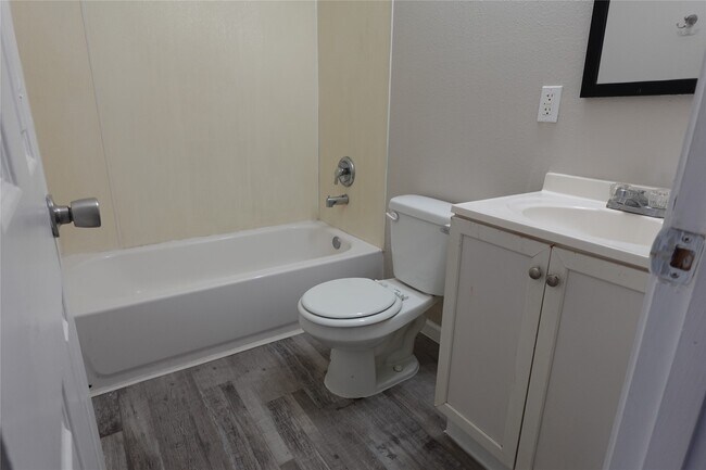 Building Photo - 7806 Beckley St