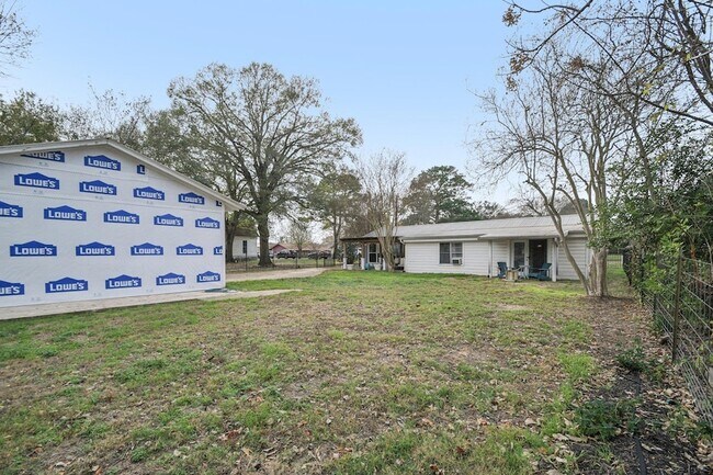 Building Photo - 902 Turney St