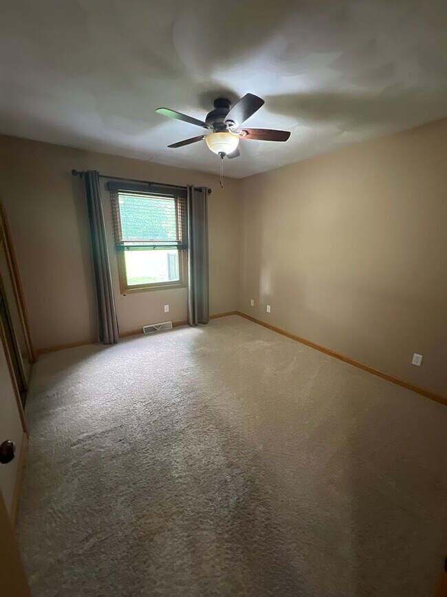 Building Photo - Single Family Home