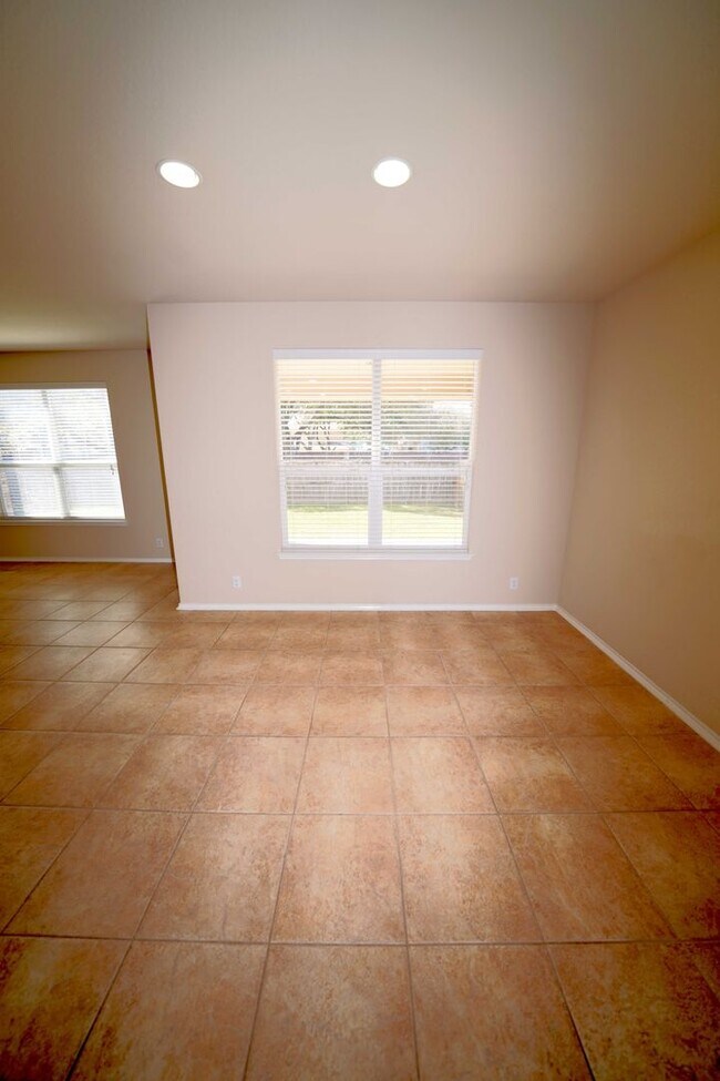 Building Photo - Immaculate Rental Now Available in Cibolo!...