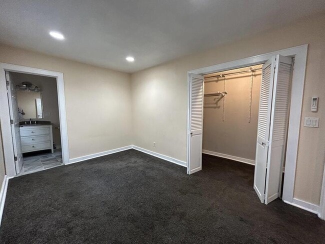 Building Photo - 833 E 21st Ave