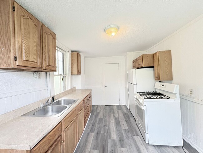 Building Photo - 837 Avondale Ave