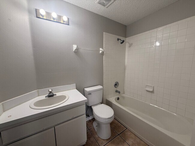 Building Photo - 178 Dahlia Village Cir