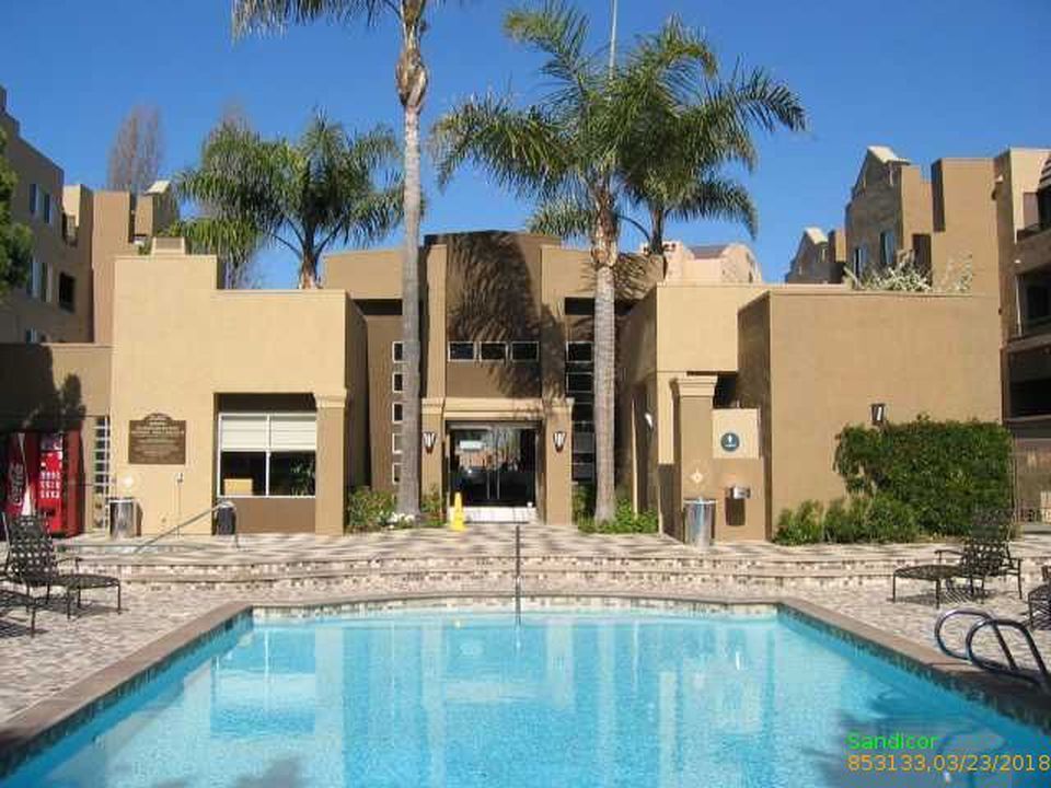 Building Photo - 8889 Caminito Plz