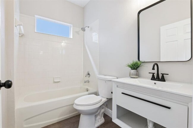 Building Photo - 1209 Cathcart Cir