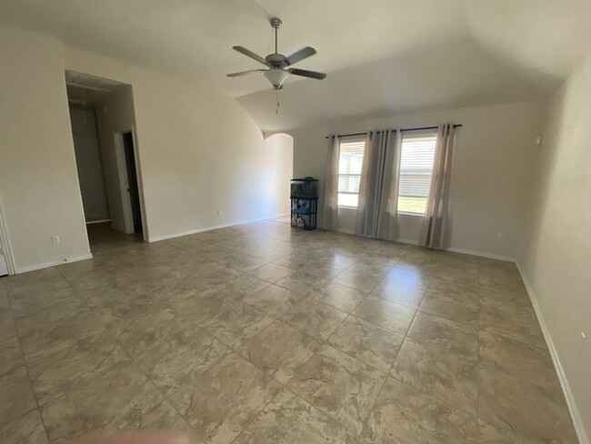 Building Photo - 238 Travertine Trl