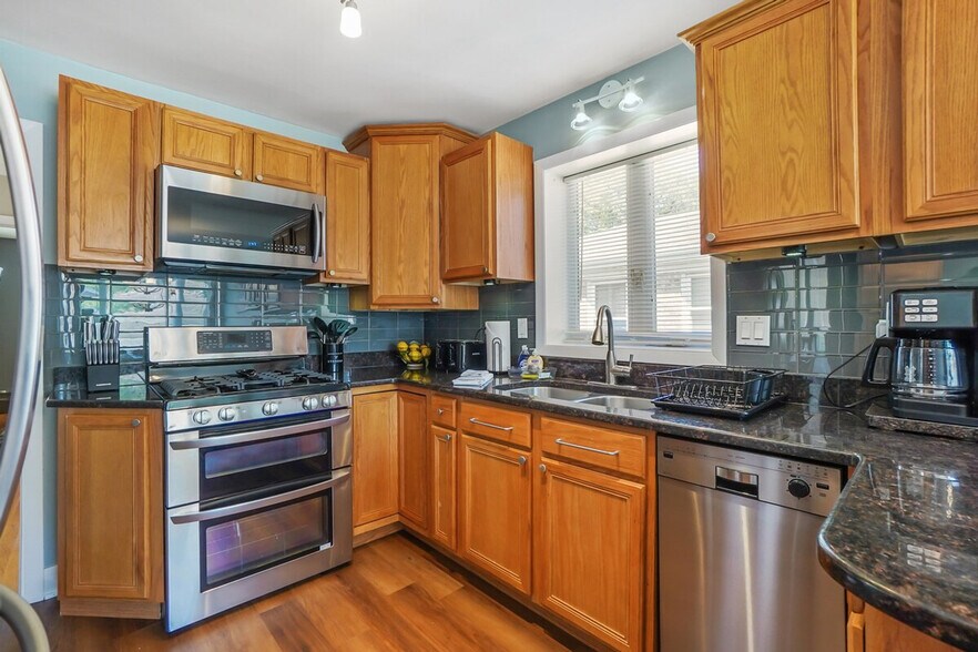 Building Photo - 2247 N 74th Ct