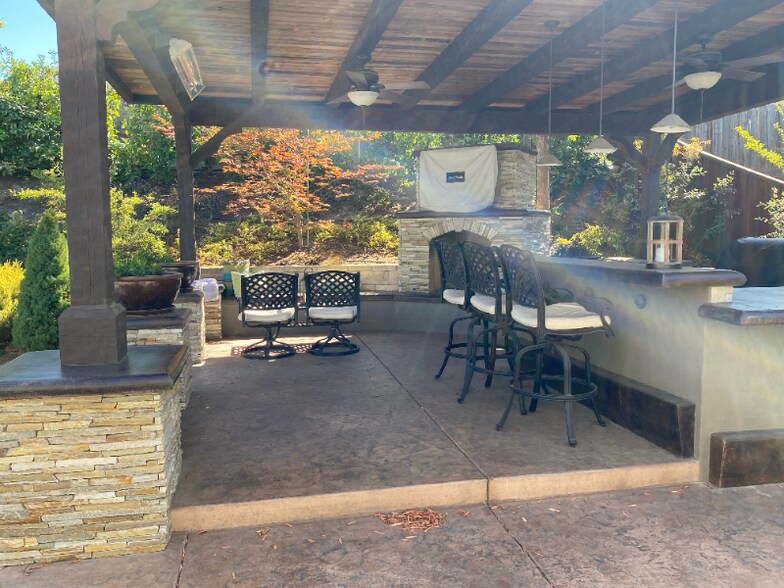 Building Photo - 5195 Equestrian Ct
