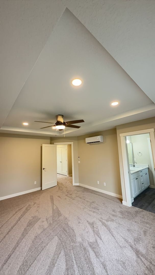 Building Photo - Chernishoff Seven Oak Luxury Duplex