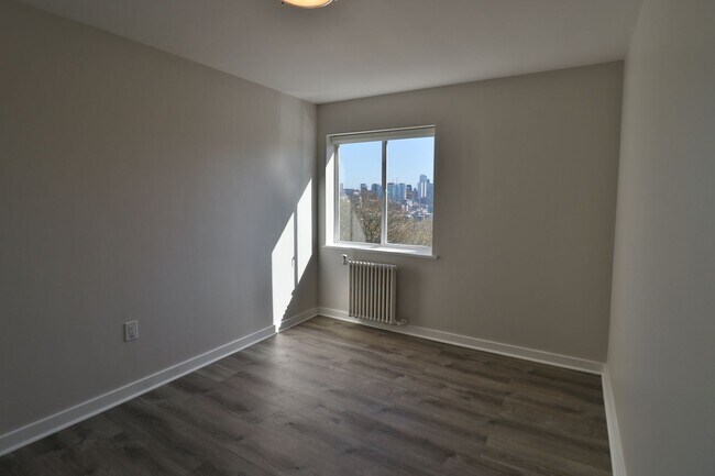 Building Photo - 1800 Taylor Ave N