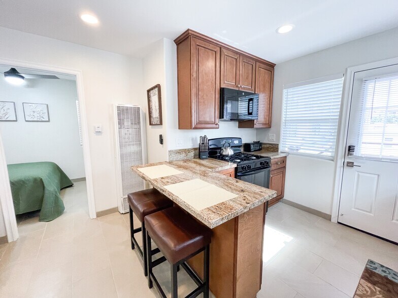 Building Photo - 4177 4th Ave