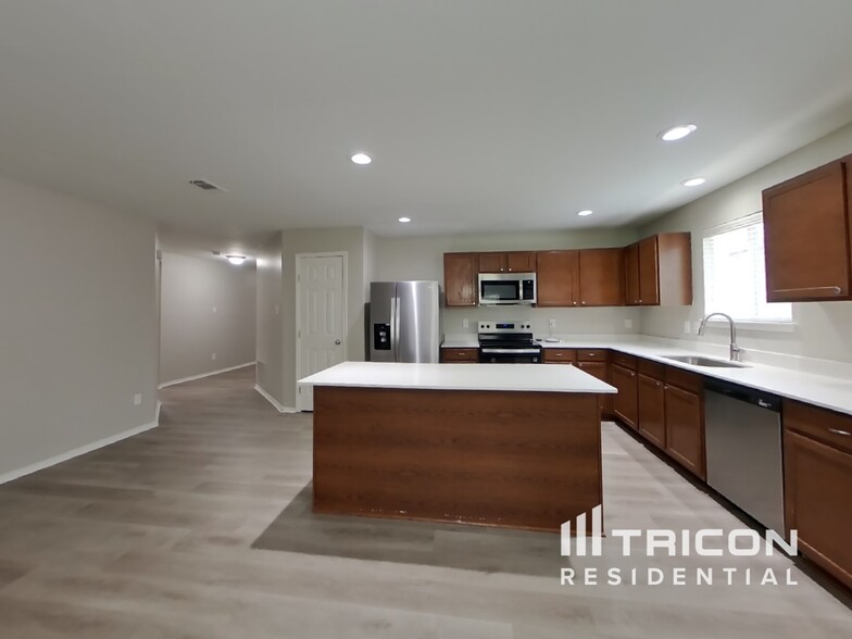 Building Photo - 1456 Willoughby Way