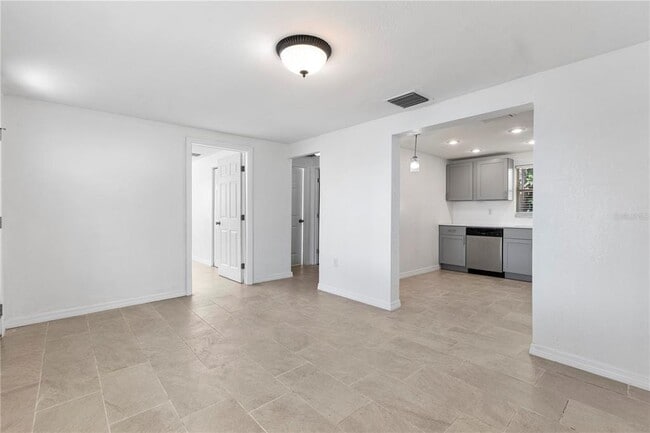 Building Photo - 8623 Parkway Cir