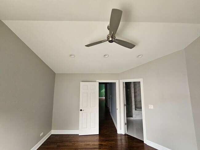 Building Photo - 1414 Hampshire Ct