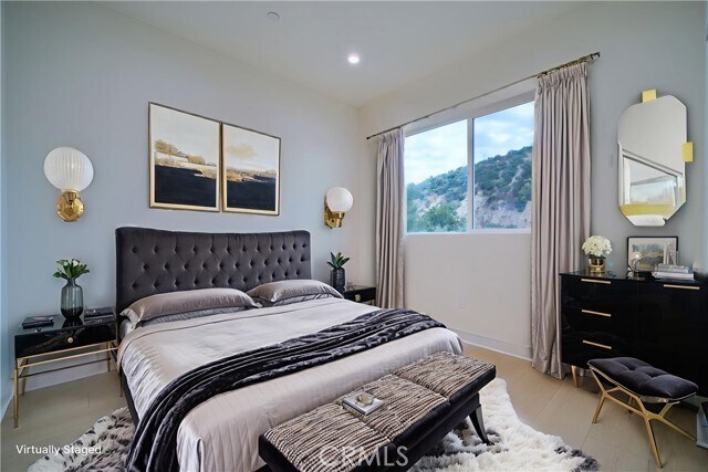 Building Photo - 257 S Ave 54