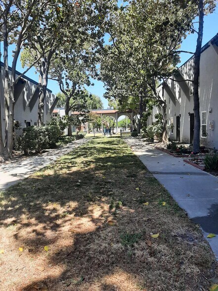 Building Photo - 1009 Murrieta Blvd