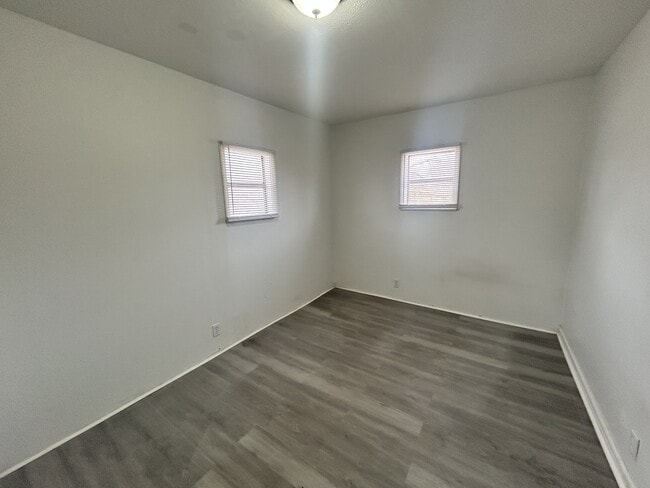 Building Photo - 924 Murphy Ave