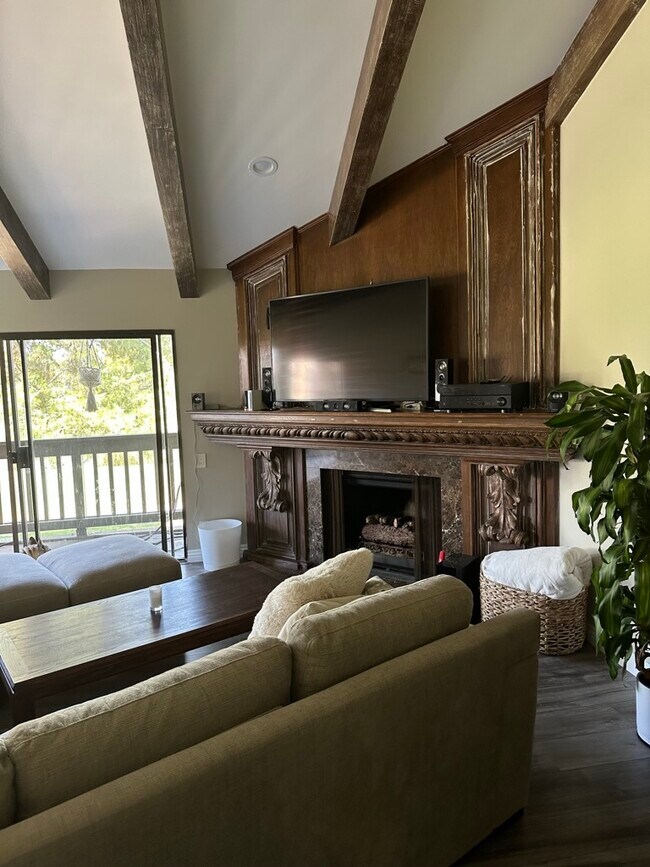 Building Photo - 14 Lago Norte