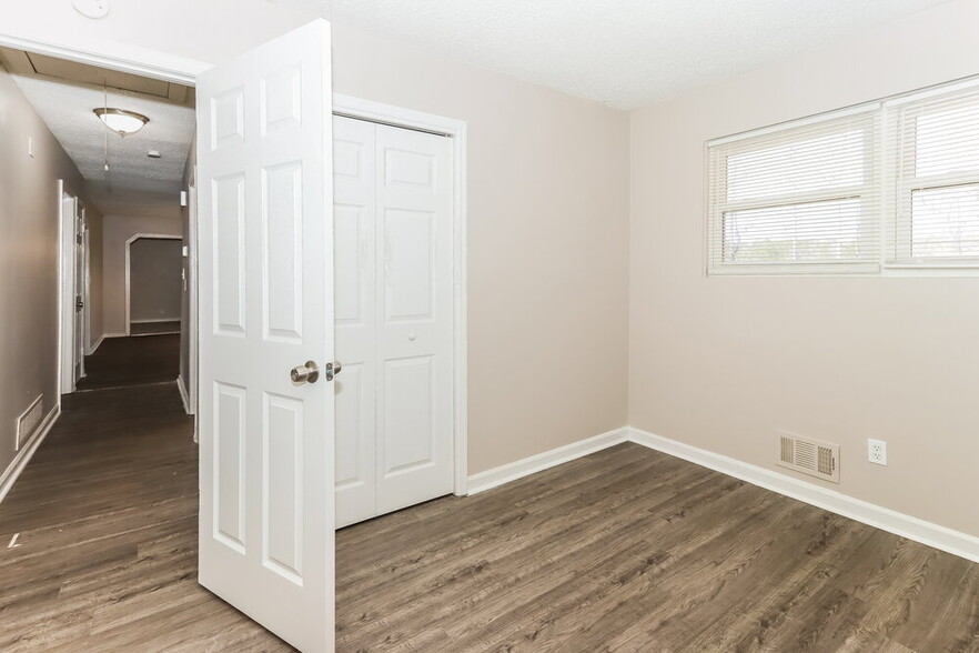 Building Photo - 429 Azalea Dr