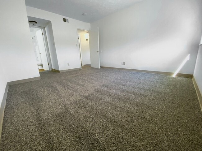 Building Photo - Evansville, Indiana*** 2 Bed 1 Bath $1079....