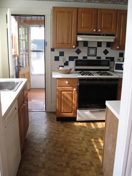 Primary Photo - 14 Elmira St